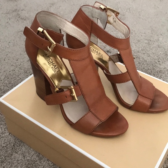 Michael Kors Robin t strap in luggage color - Picture 1 of 4